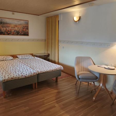קורסארה Paerna Guesthouse & Apartments מראה חיצוני תמונה