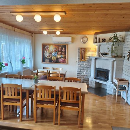 קורסארה Paerna Guesthouse & Apartments מראה חיצוני תמונה