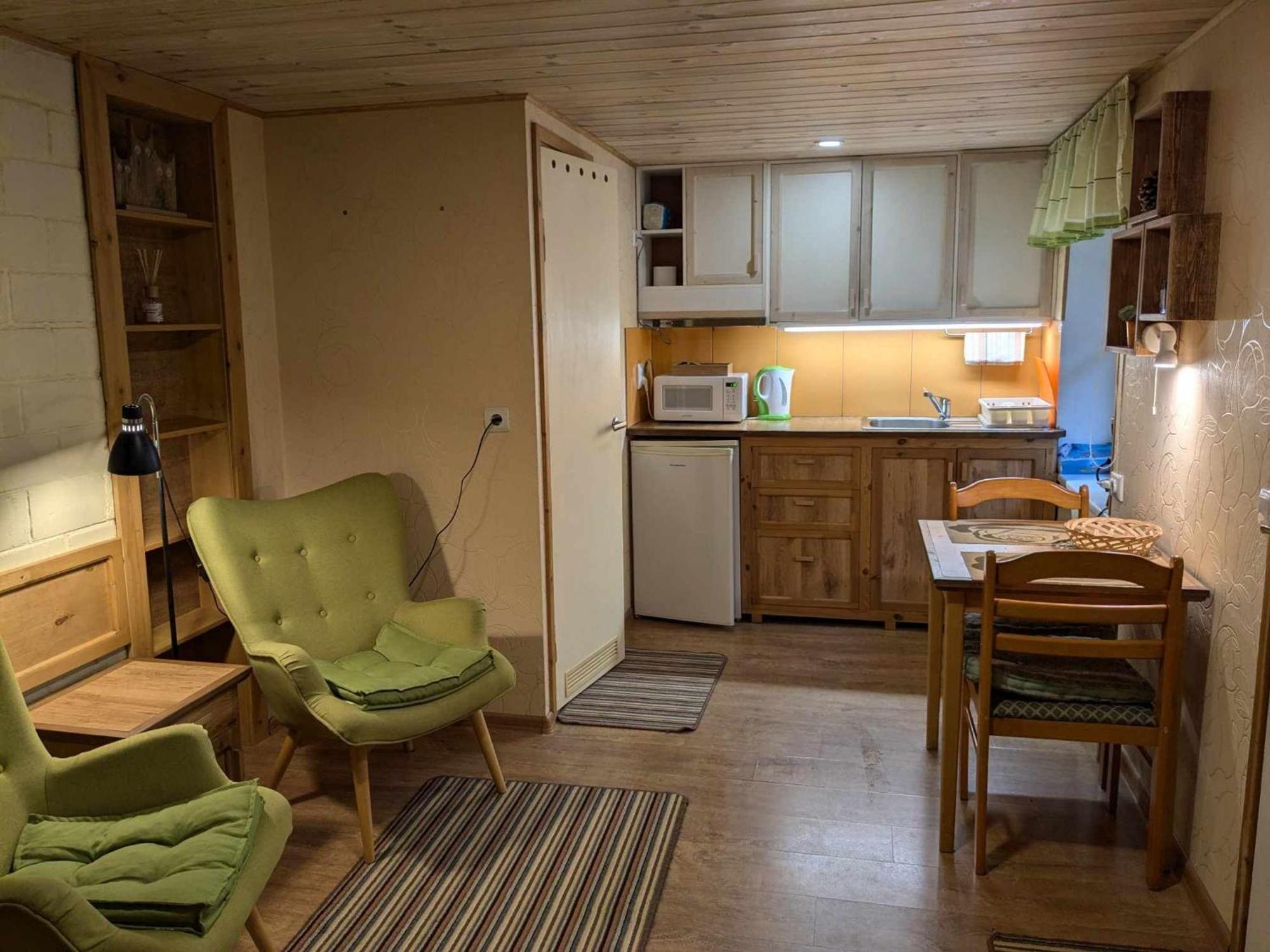 קורסארה Paerna Guesthouse & Apartments מראה חיצוני תמונה