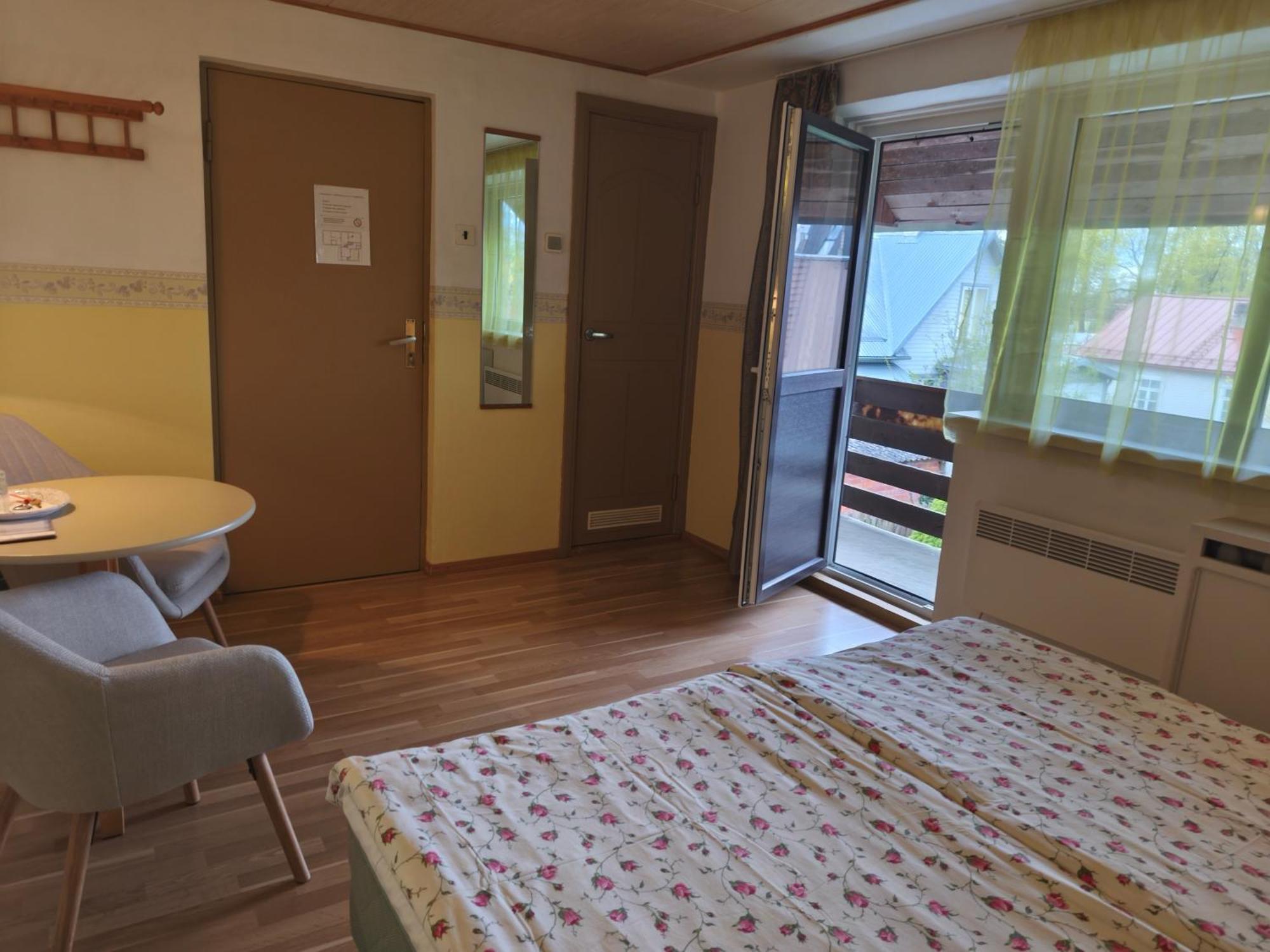 קורסארה Paerna Guesthouse & Apartments מראה חיצוני תמונה